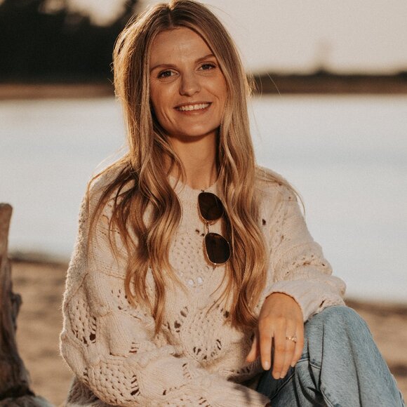 Meet your Posher, Laura - Picture 1 of 1